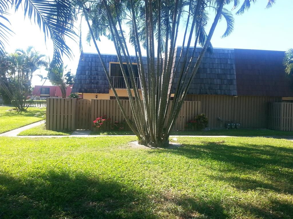 Photo of 905 9th Court, Palm Beach Gardens, FL 33410 (MLS # R10712287)