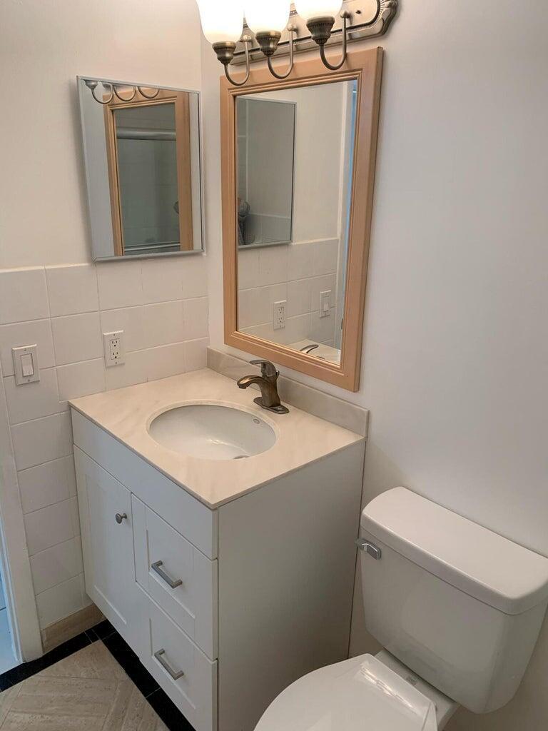 LAKESIDE GREEN - Residential Lease