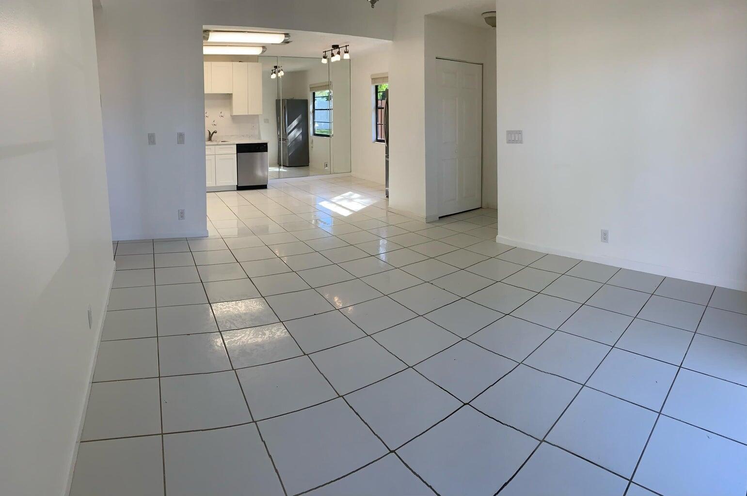 LAKESIDE GREEN - Residential Lease