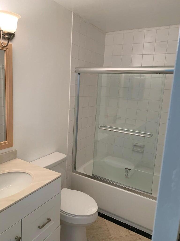 LAKESIDE GREEN - Residential Lease