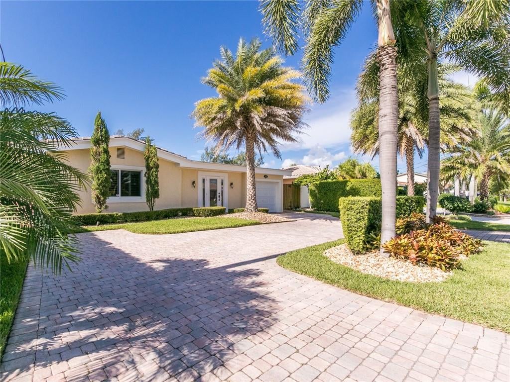 Photo of 2476 SE 14th St, Pompano Beach, FL 33062 (MLS # F10296439)
