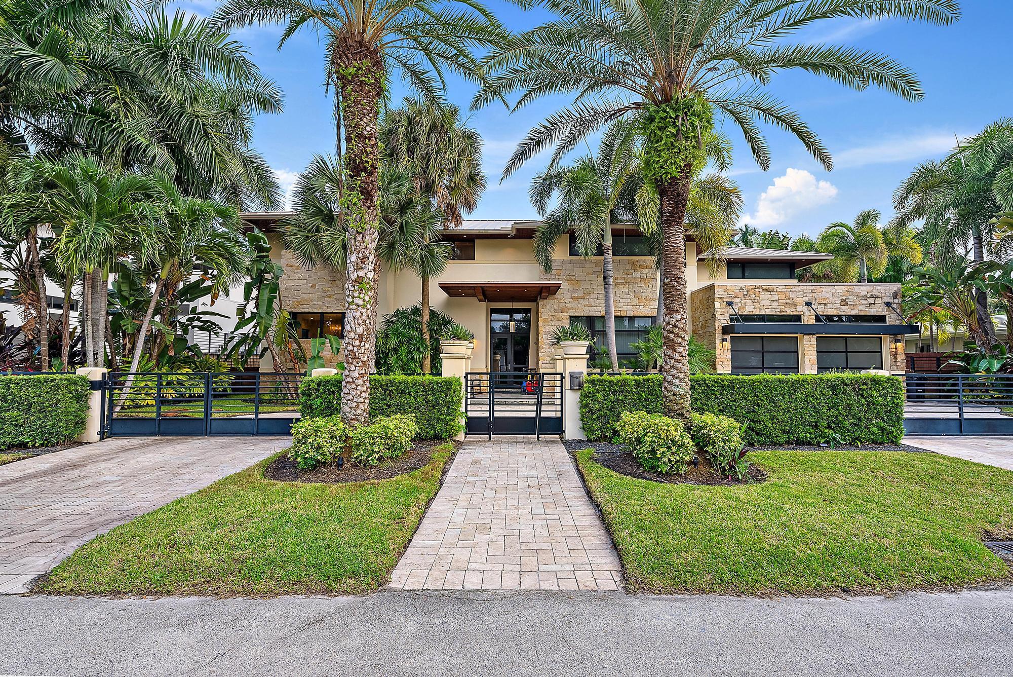 2832 NE 21st Court