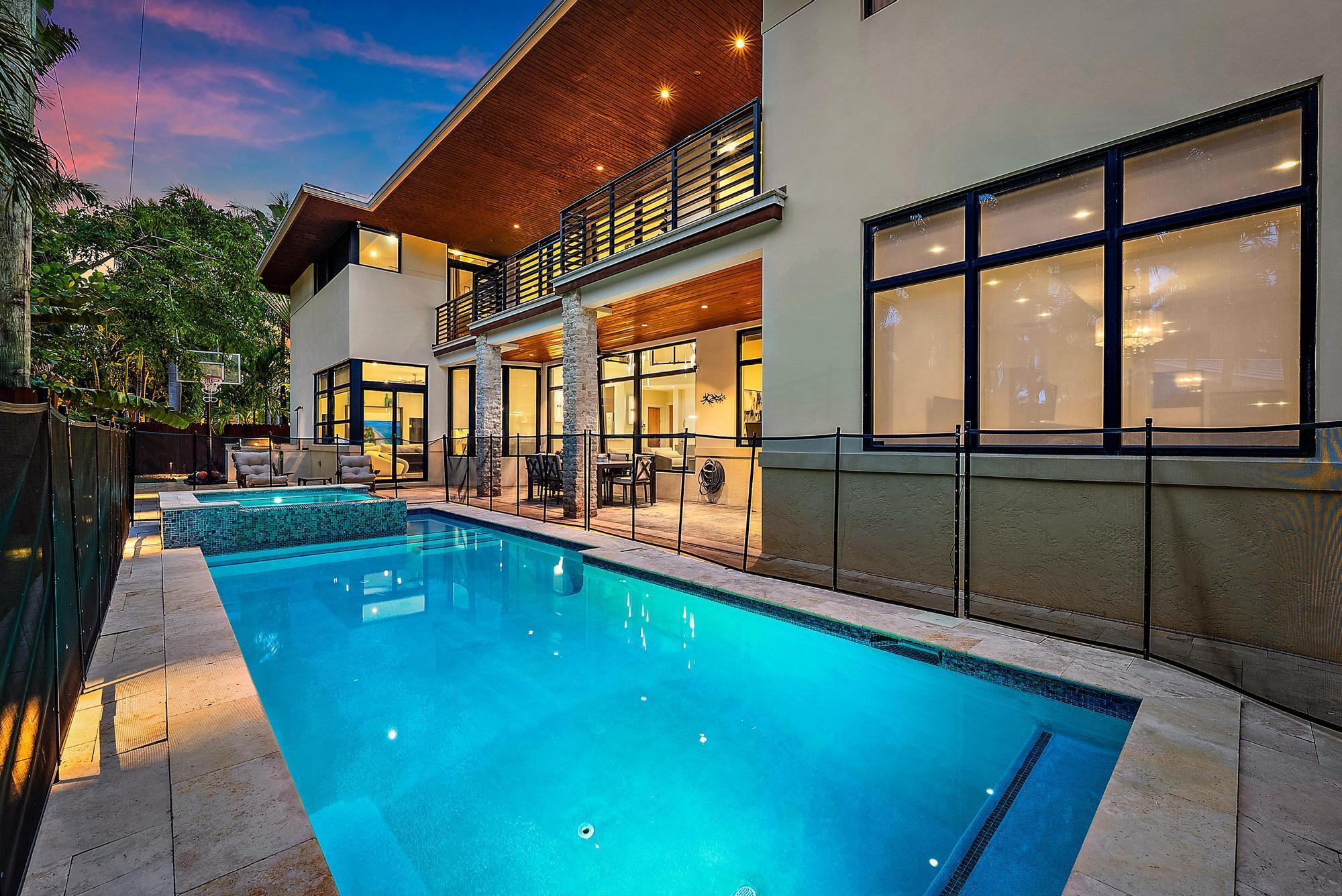 2832 NE 21st Court