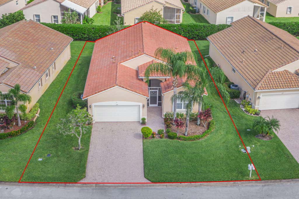 Photo of 395 NW Springview Loop, Port Saint Lucie, FL 34986 (MLS # R10918916)