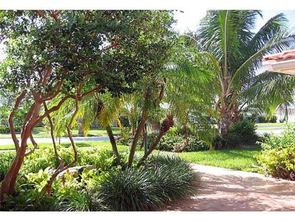 Photo of 5910 NE 21st Way, Fort Lauderdale, FL 33308 (MLS # B26029935)