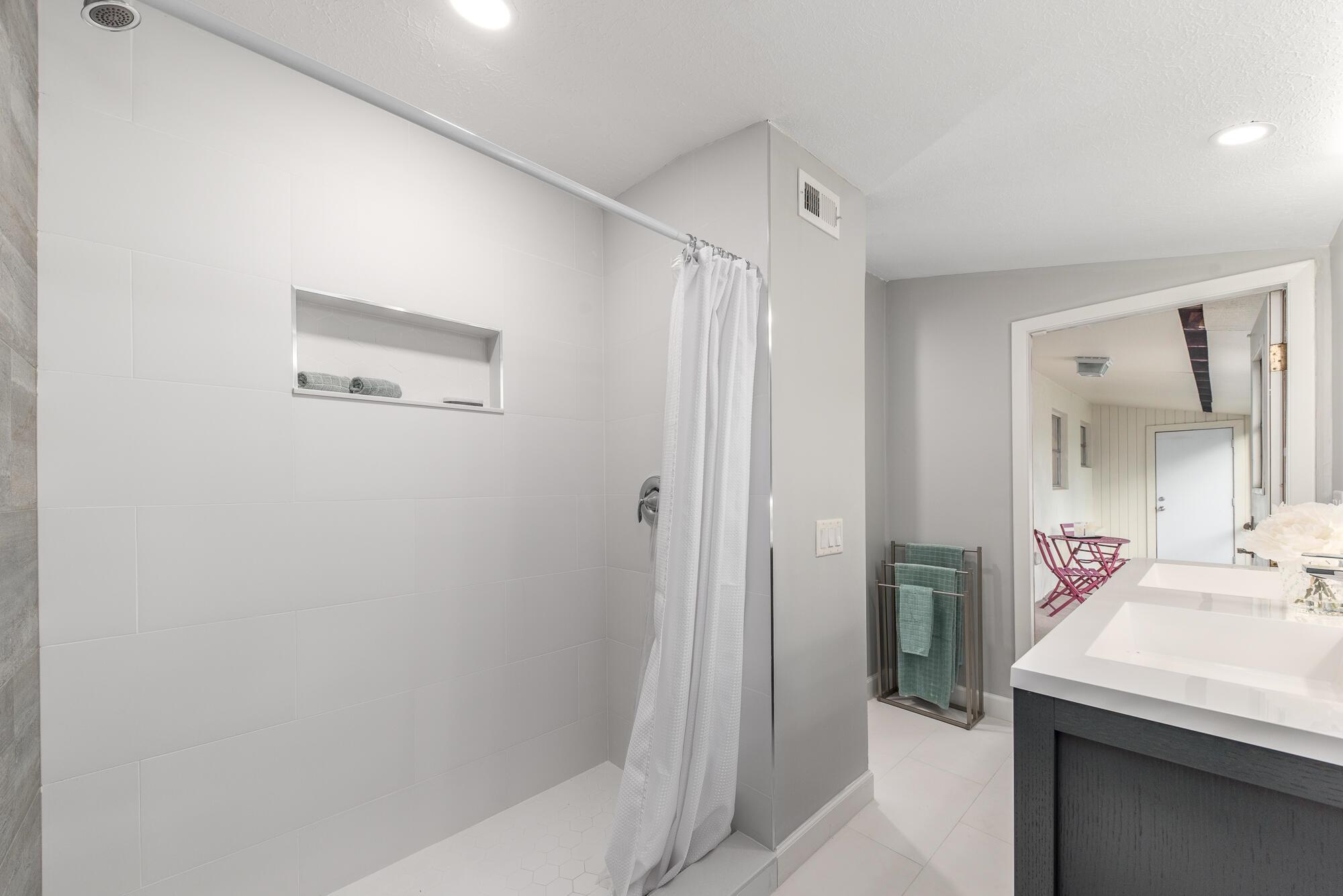 MURINS UNRECORDED - Residential Lease