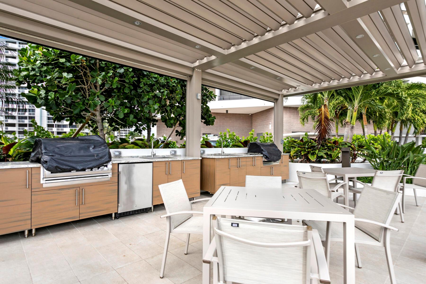 OLD PORT COVE LAKE POINT - Residential