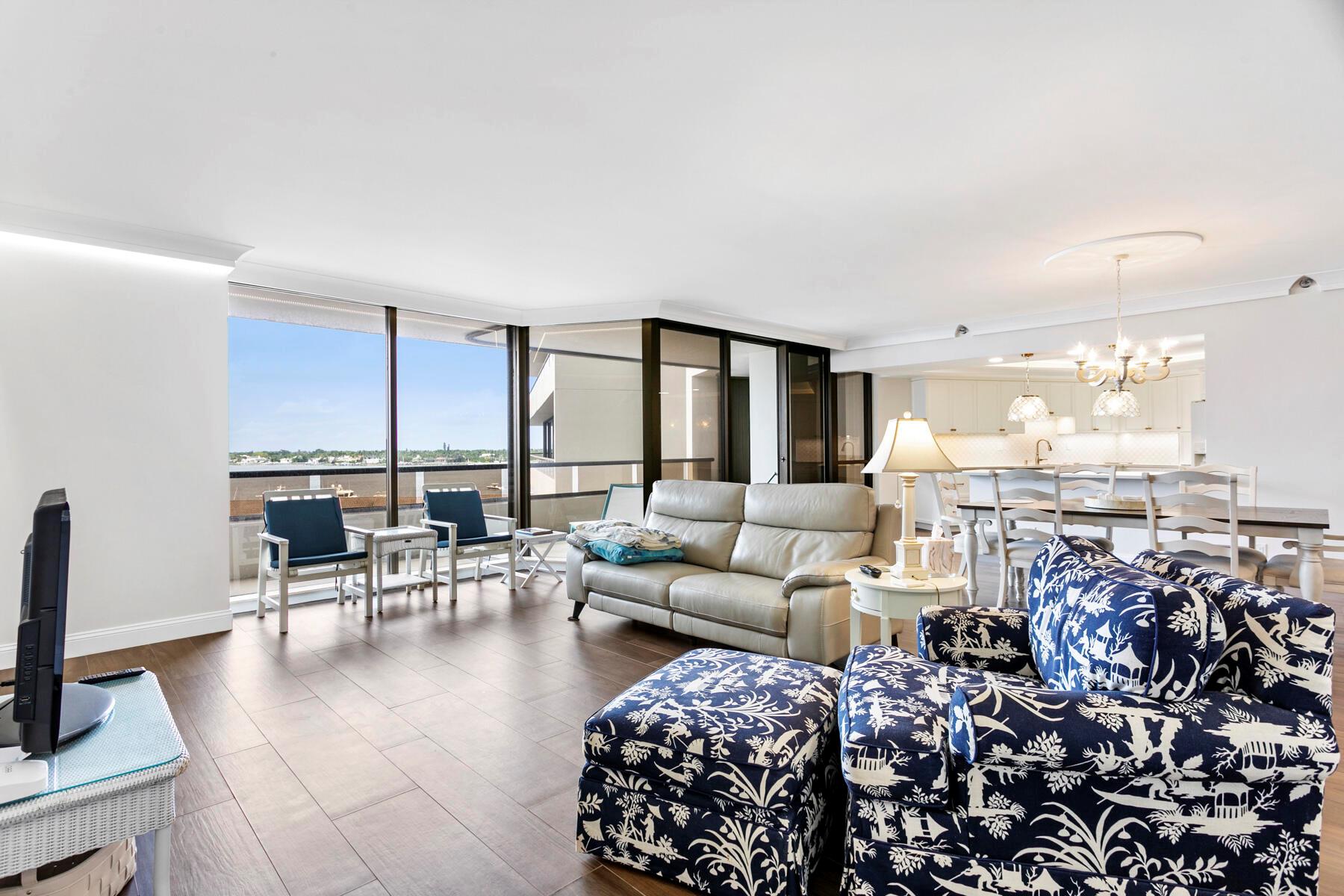 OLD PORT COVE LAKE POINT - Residential