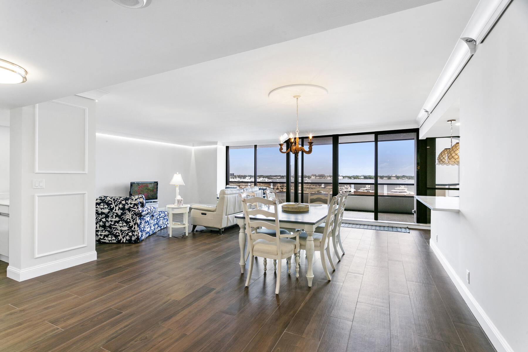 100 Lakeshore Drive 454