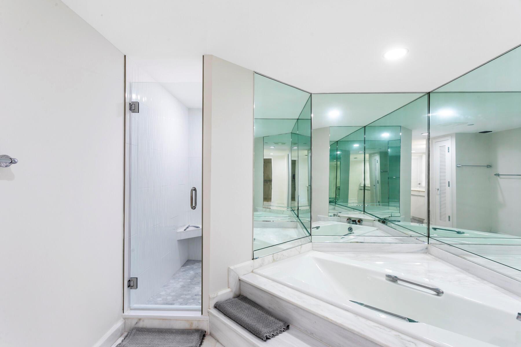 OLD PORT COVE LAKE POINT - Residential