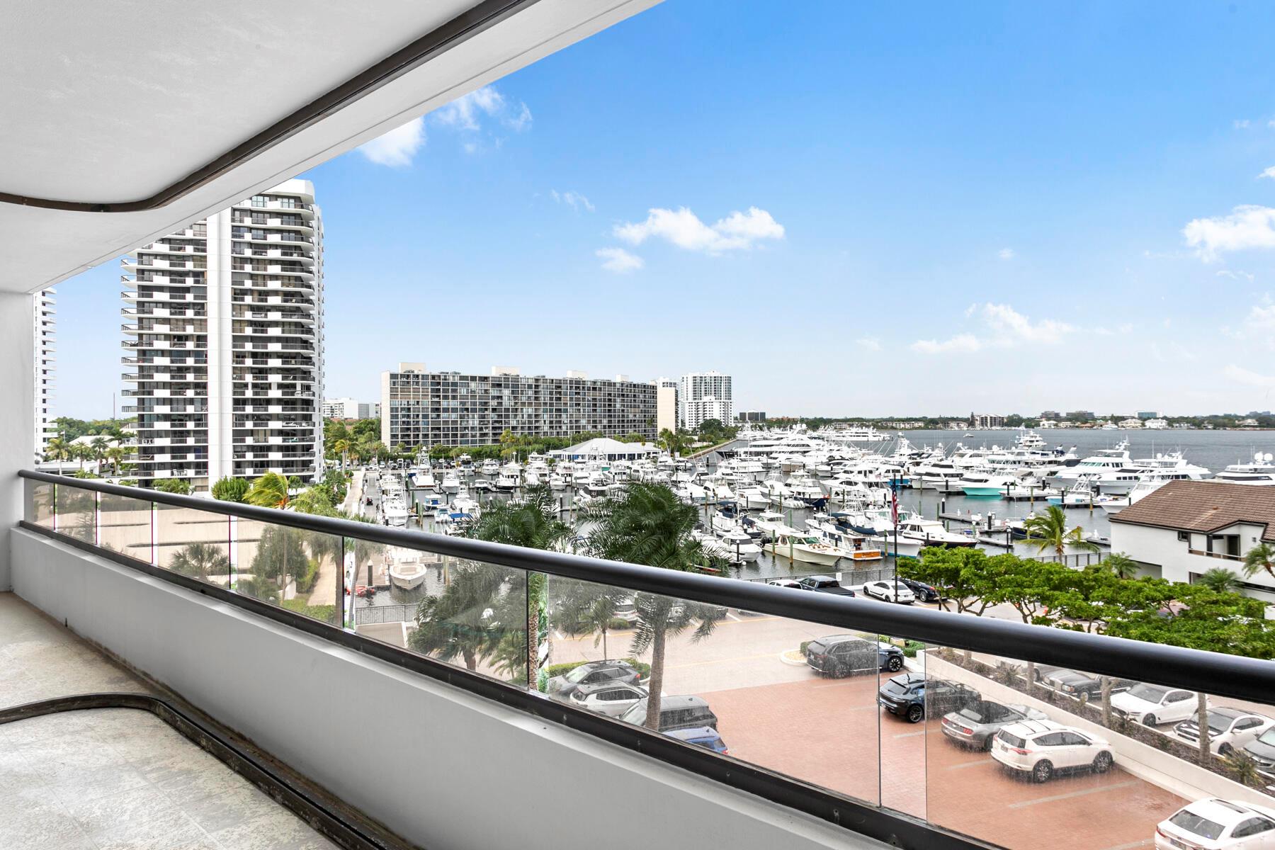 OLD PORT COVE LAKE POINT - Residential