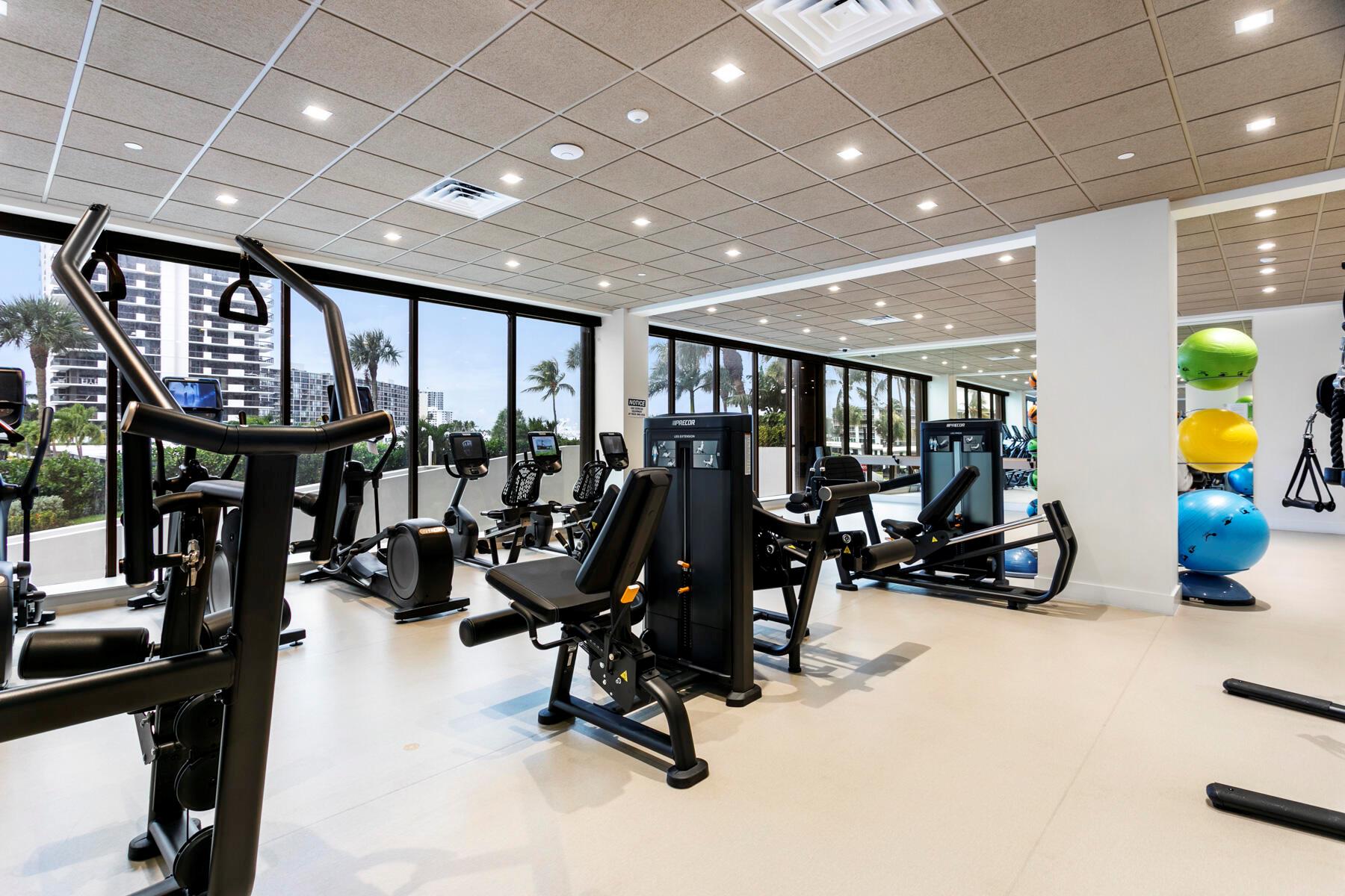 OLD PORT COVE LAKE POINT - Residential