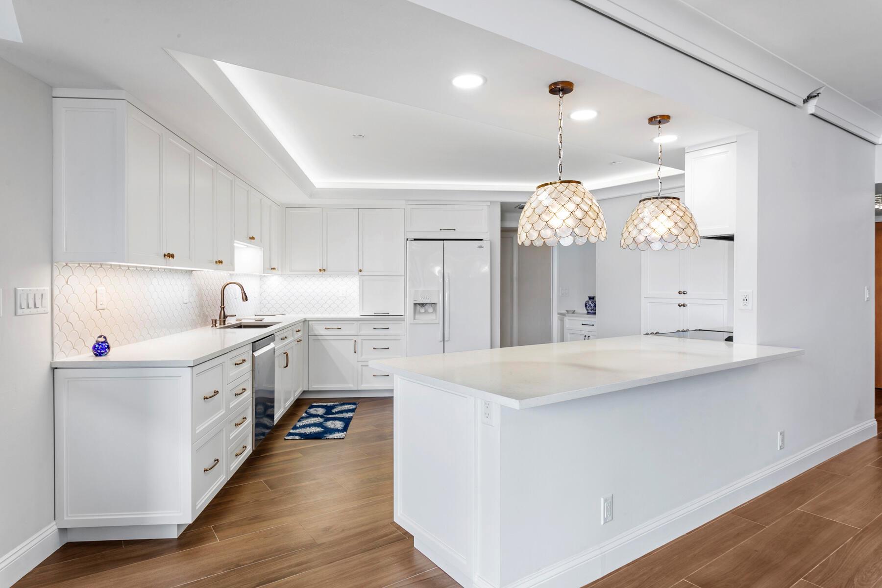 OLD PORT COVE LAKE POINT - Residential