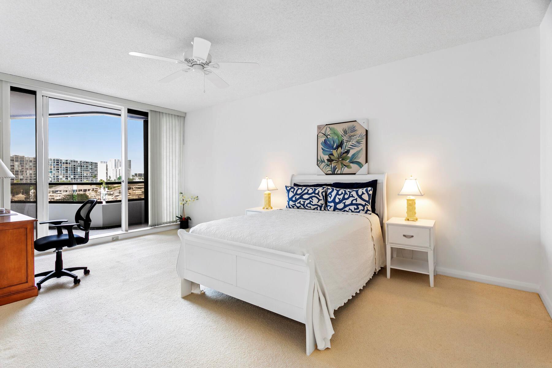 OLD PORT COVE LAKE POINT - Residential