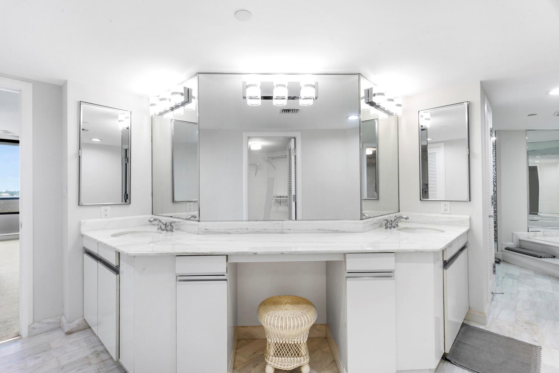 OLD PORT COVE LAKE POINT - Residential