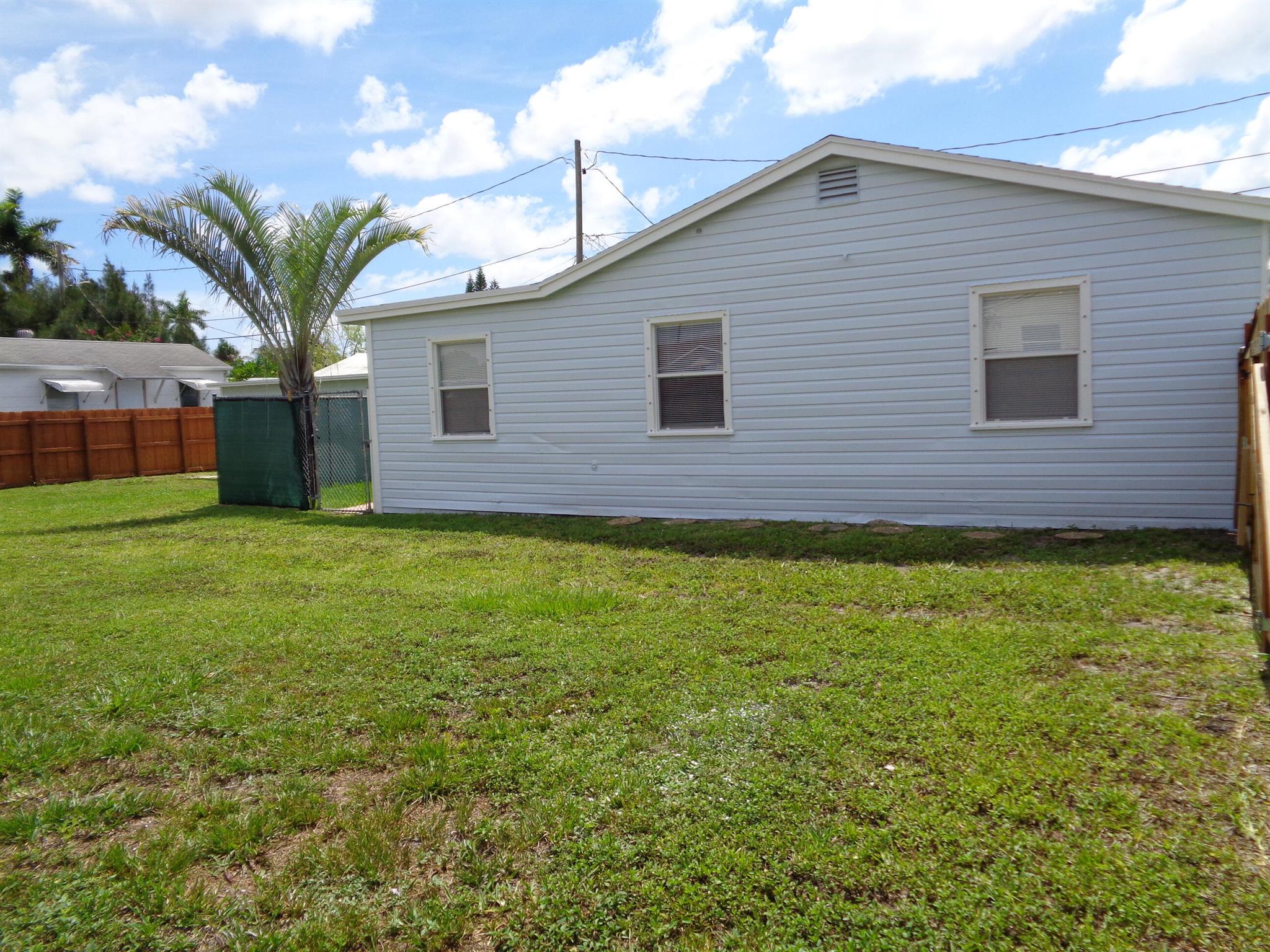 LAKEWOOD GARDENS PL 1 IN - Residential Lease