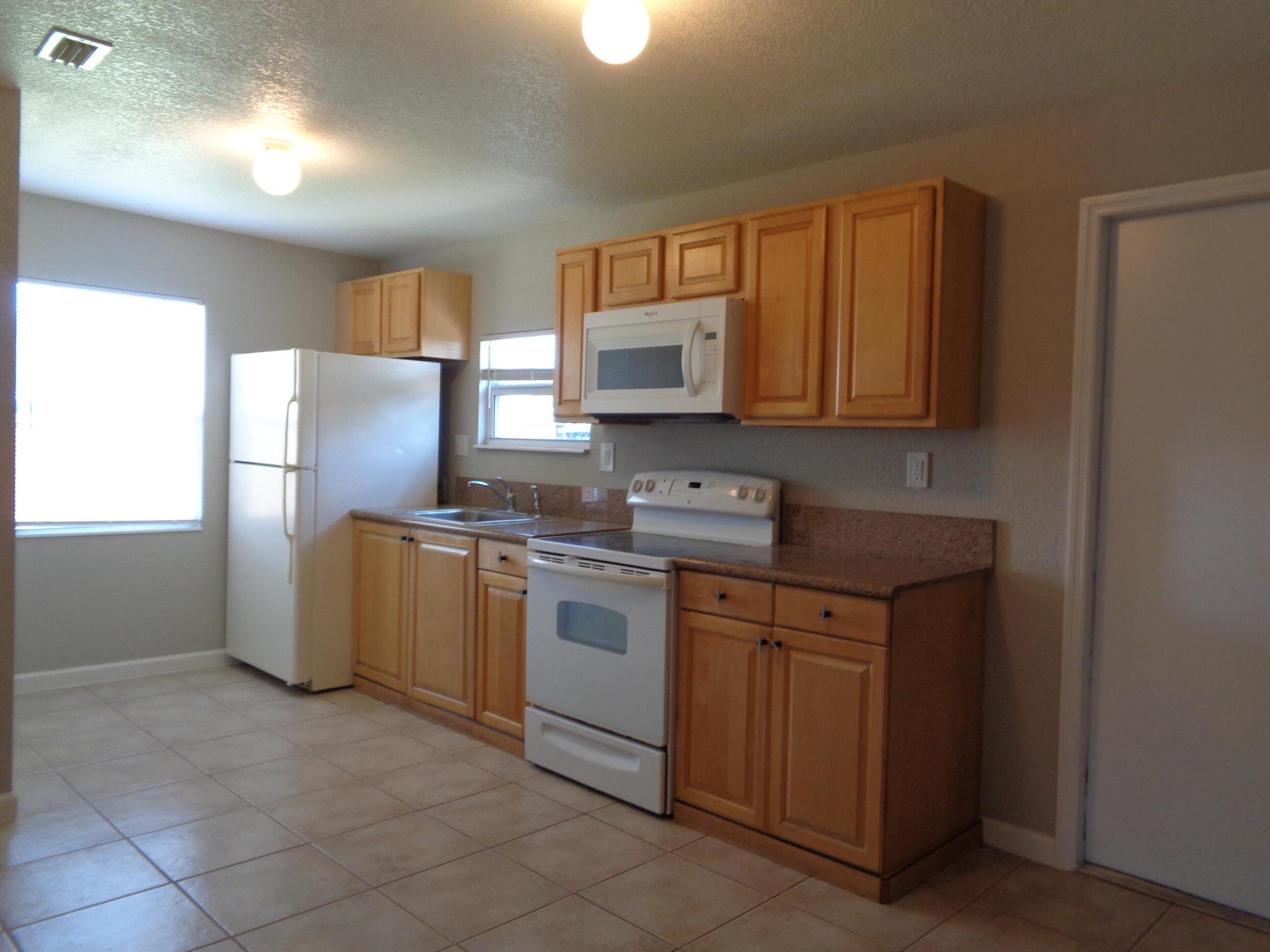 LAKEWOOD GARDENS PL 1 IN - Residential Lease