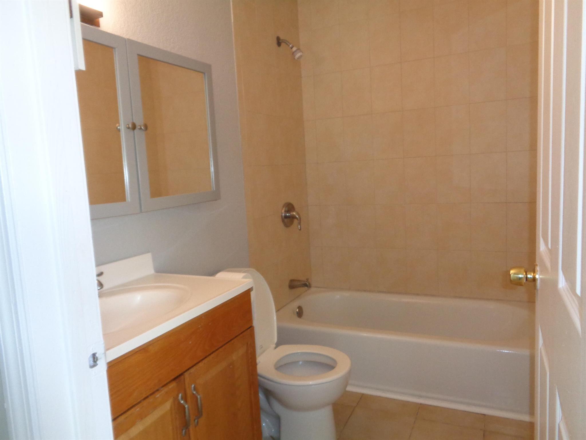 LAKEWOOD GARDENS PL 1 IN - Residential Lease