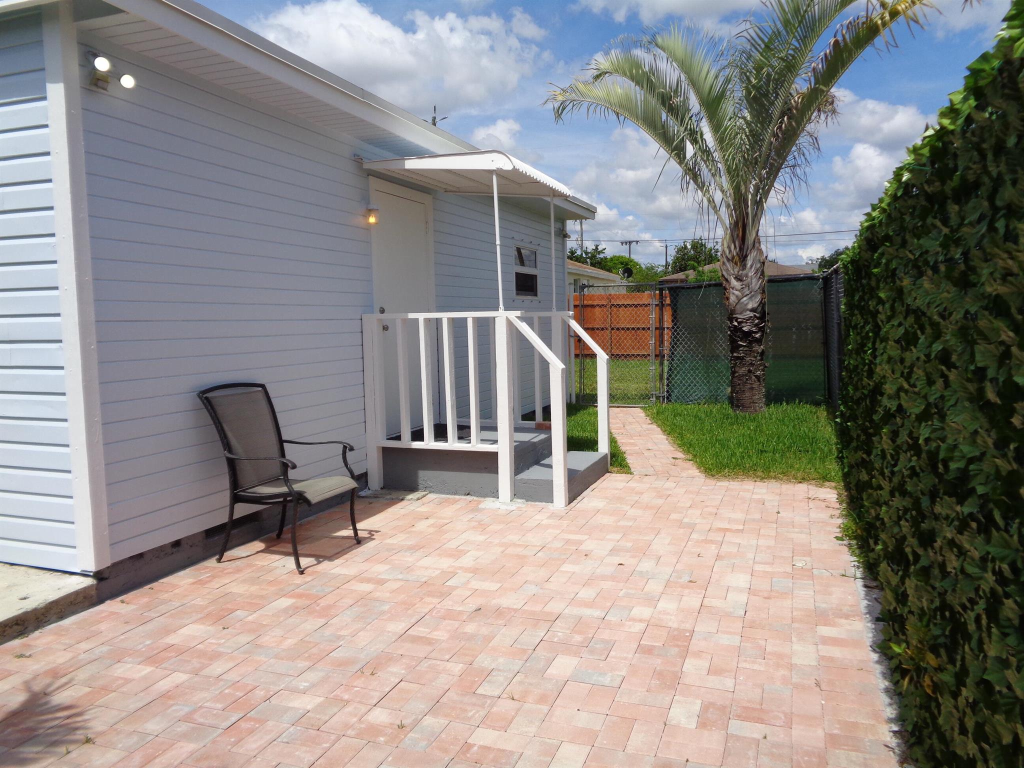 LAKEWOOD GARDENS PL 1 IN - Residential Lease