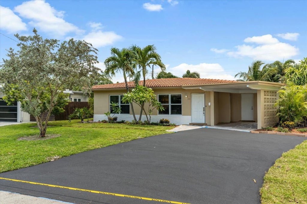 Photo of 3721 NE 16th Terrace, Oakland Park, FL 33334 (MLS # B26088088)