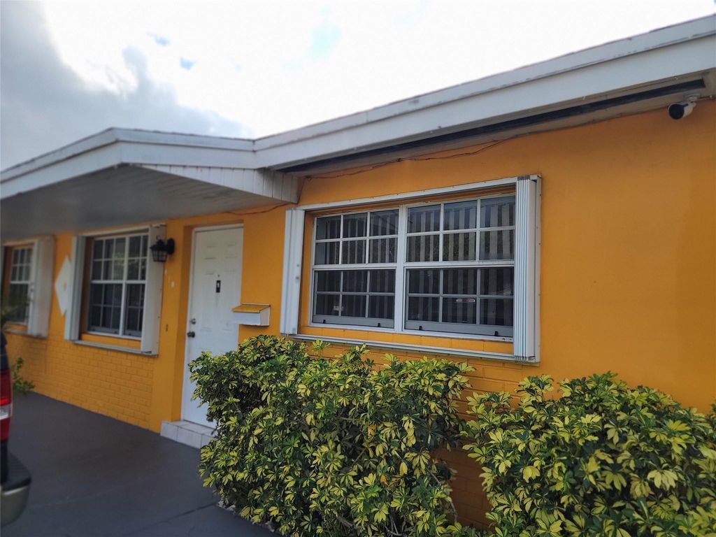 Photo of 410 SW 11th Avenue, Hallandale Beach, FL 33009 (MLS # F10555234)