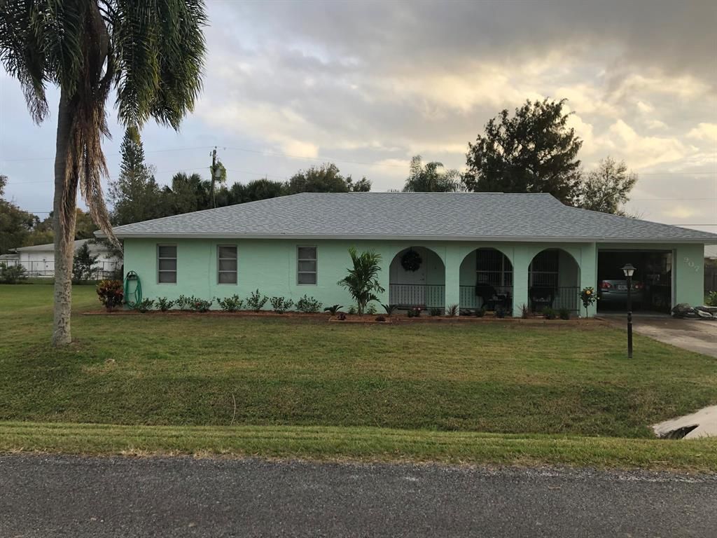 Photo of 907 Coral Street, Fort Pierce, FL 34982 (MLS # R10744826)