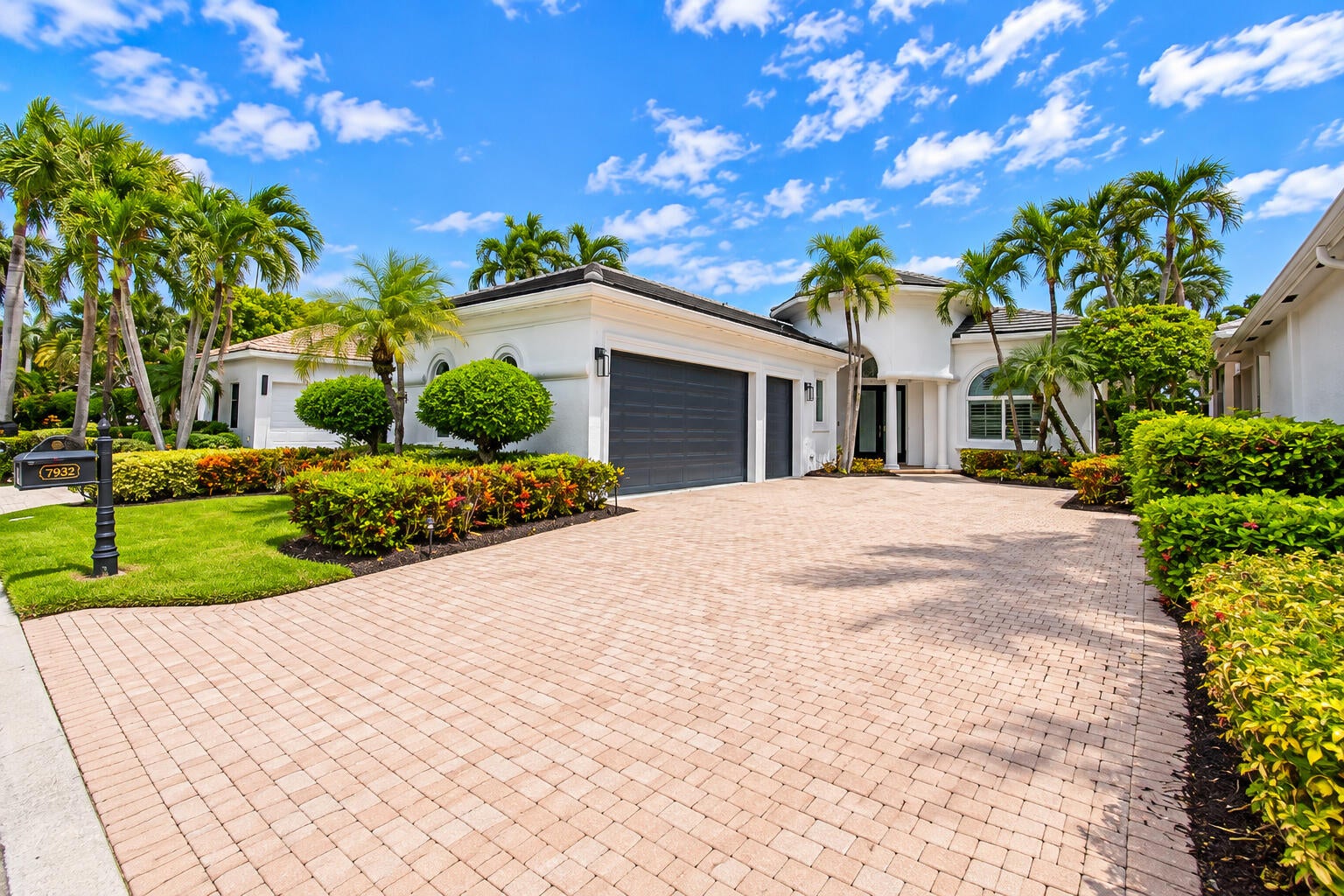 7952 VILLA D ESTE Way