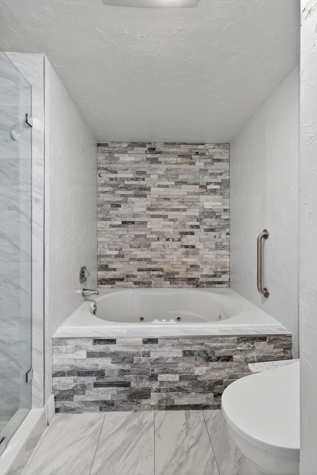 SOUTHPORT AT HUNTERS RUN CONDO - Residential