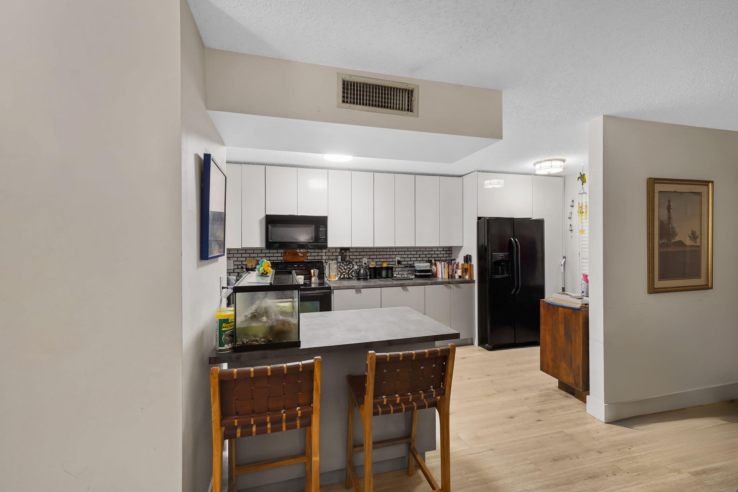 5486 COURTYARD Drive 5486