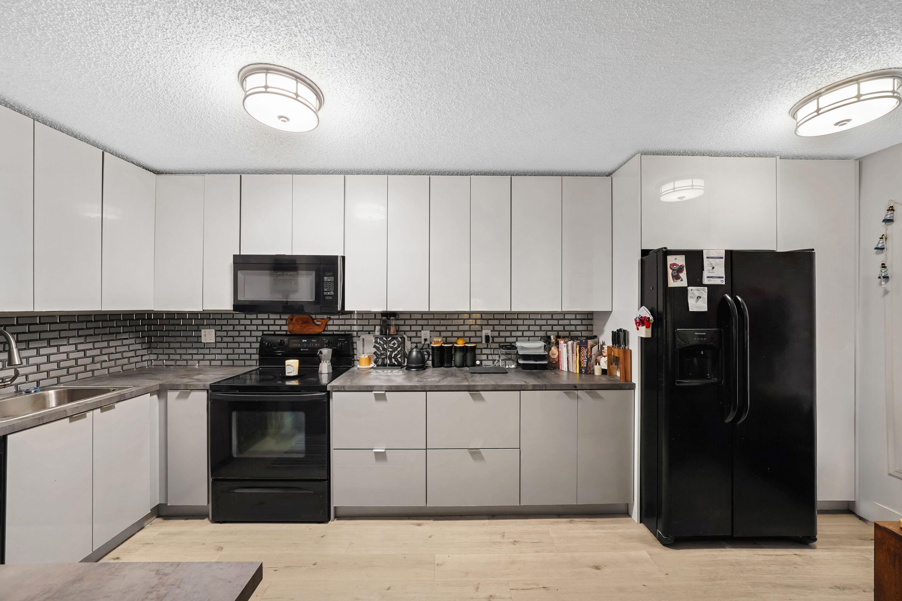 5486 COURTYARD Drive 5486