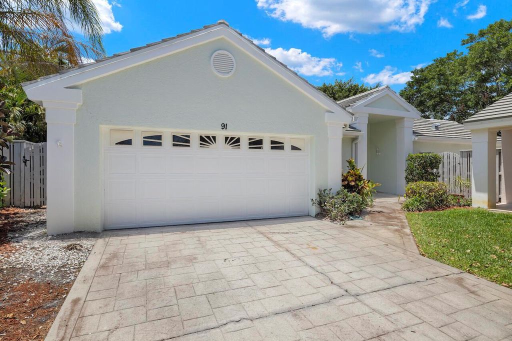 Photo of 91 Admirals Court, Palm Beach Gardens, FL 33418 (MLS # R10985144)