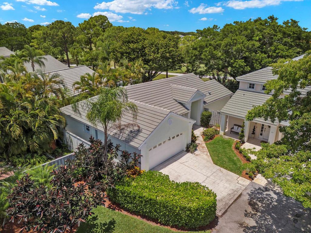 Photo of 91 Admirals Court, Palm Beach Gardens, FL 33418 (MLS # R10985144)