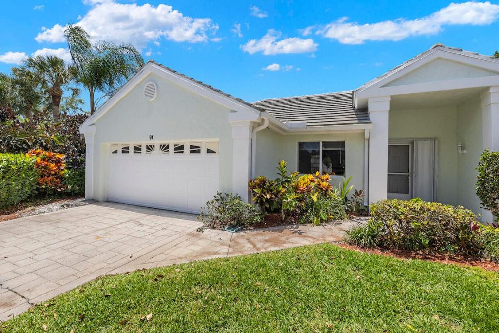 Photo of 91 Admirals Court, Palm Beach Gardens, FL 33418 (MLS # R10985144)