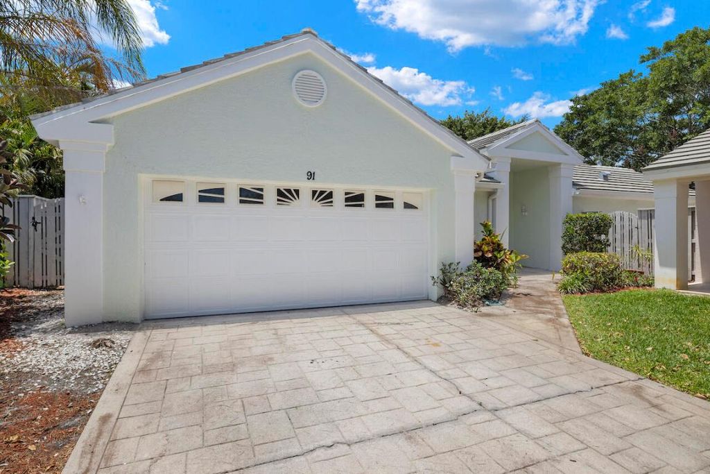 Photo of 91 Admirals Court, Palm Beach Gardens, FL 33418 (MLS # R10985144)