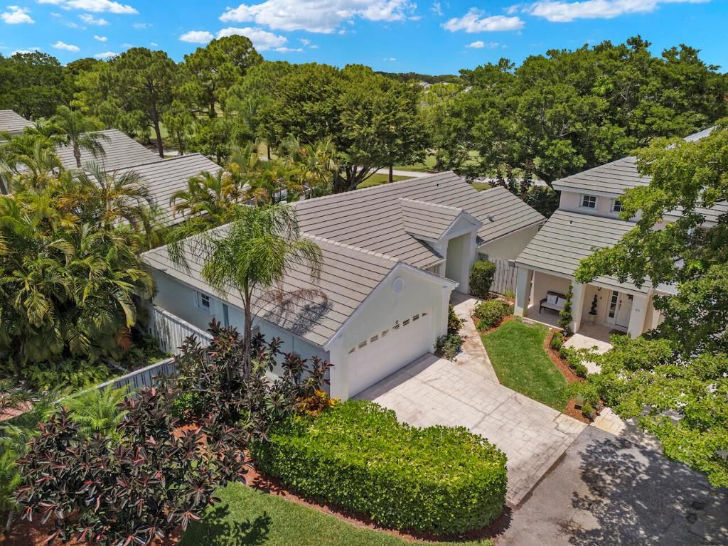 Photo of 91 Admirals Court, Palm Beach Gardens, FL 33418 (MLS # R10985144)