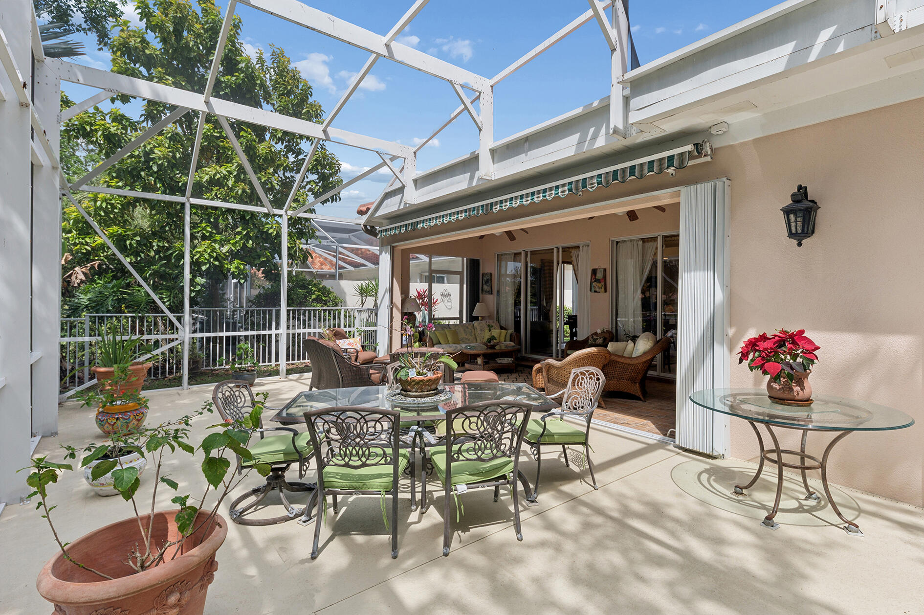 RIVERWALK - Residential