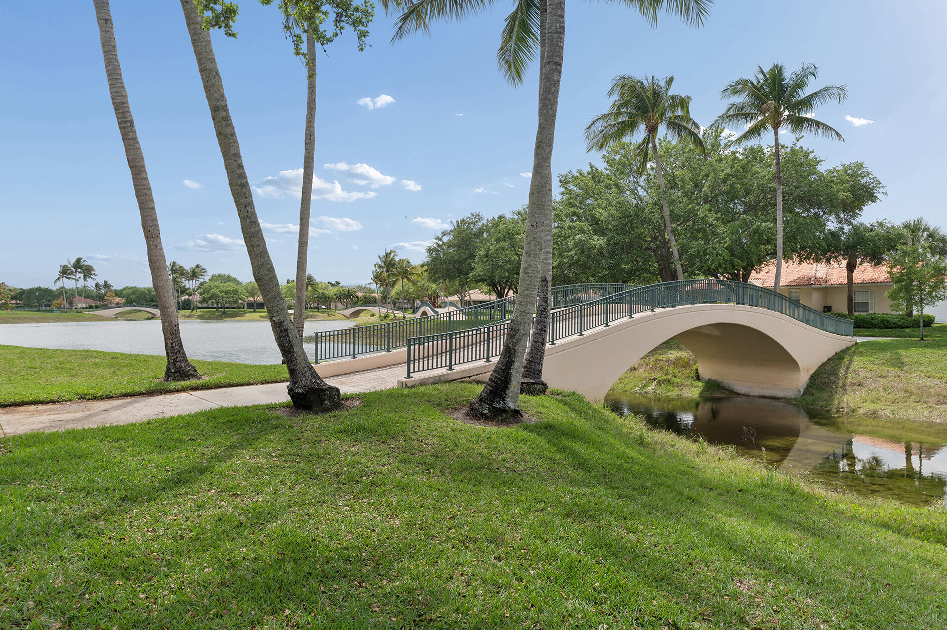 RIVERWALK - Residential