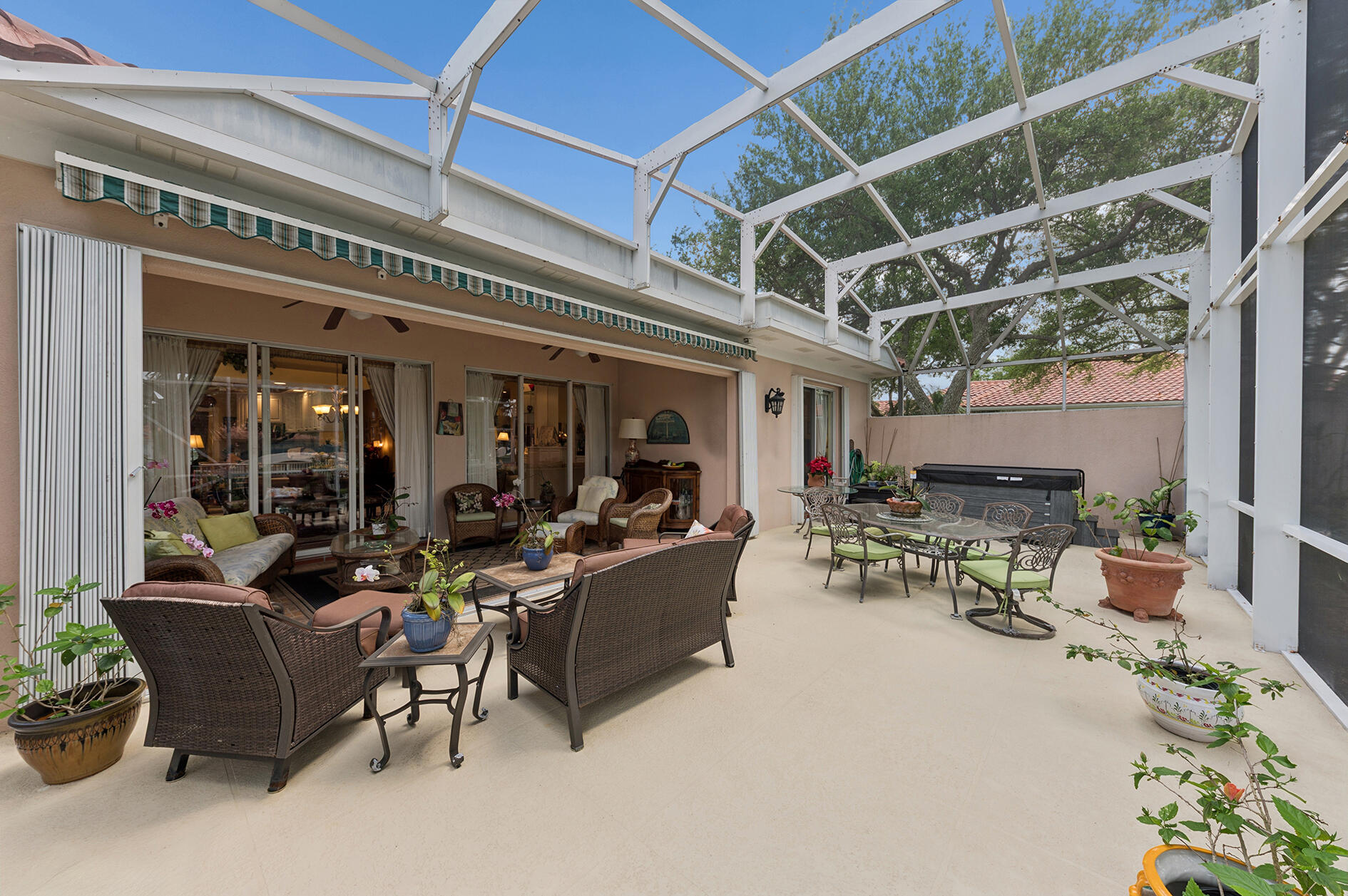 RIVERWALK - Residential