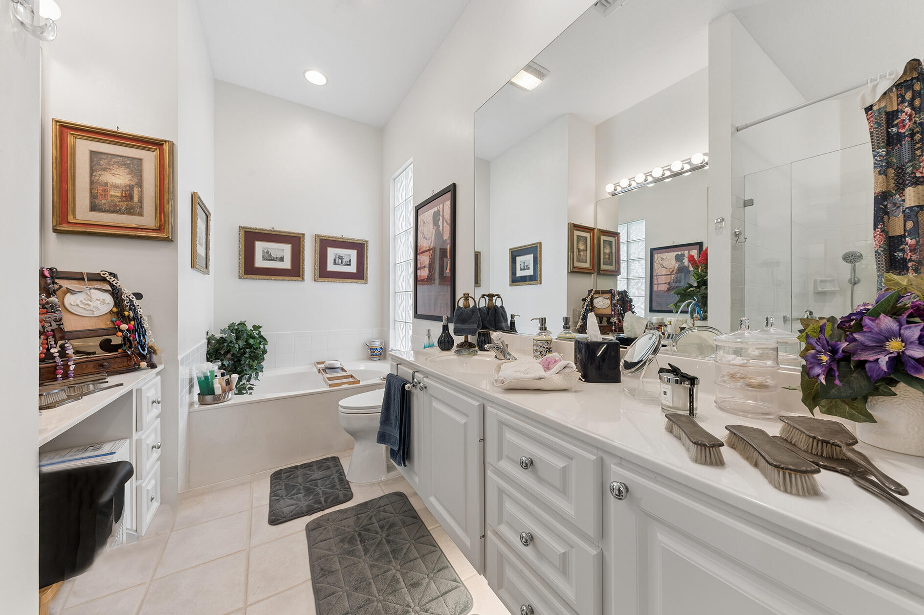 RIVERWALK - Residential