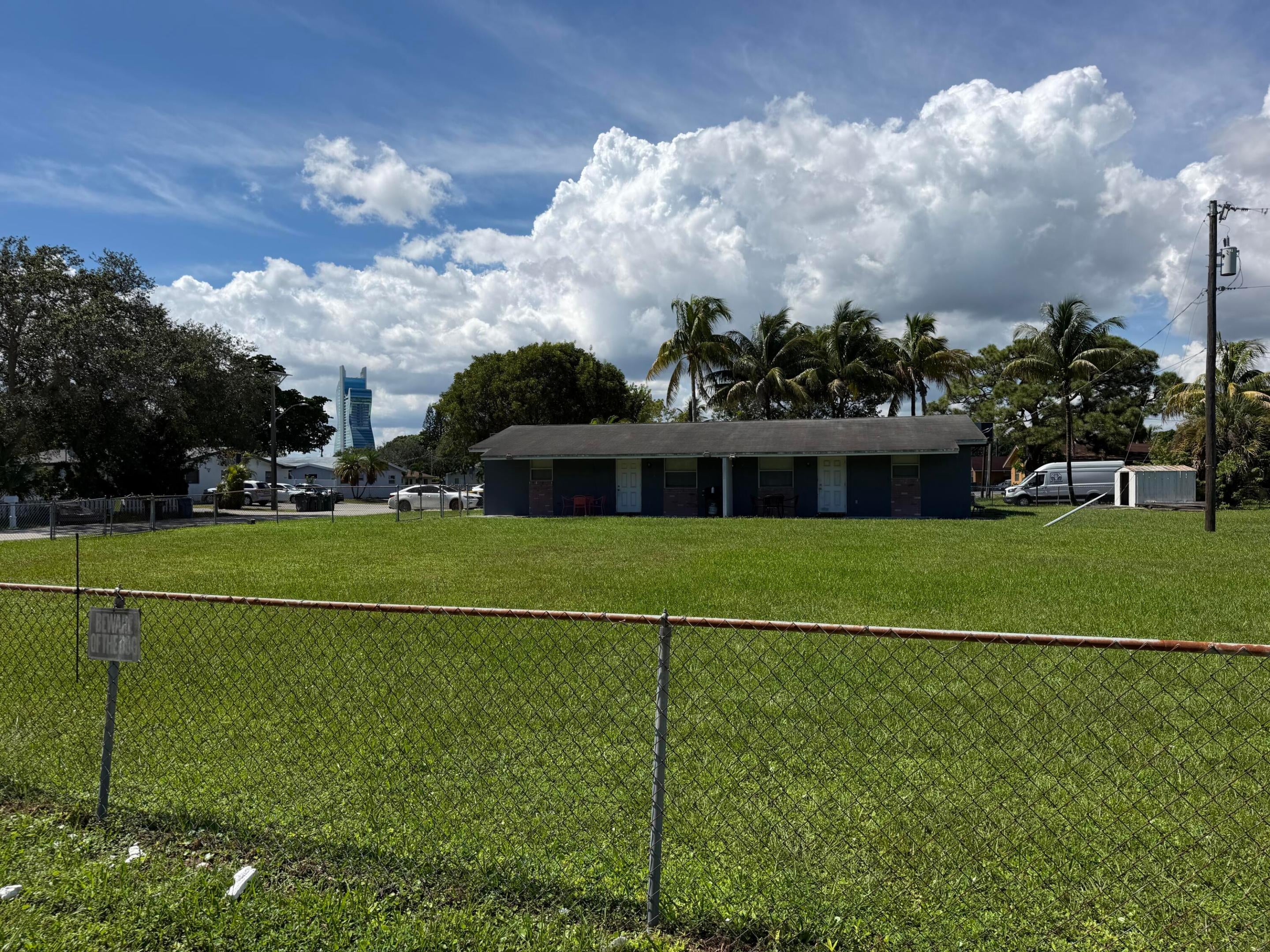 4041 SW 52ND Street