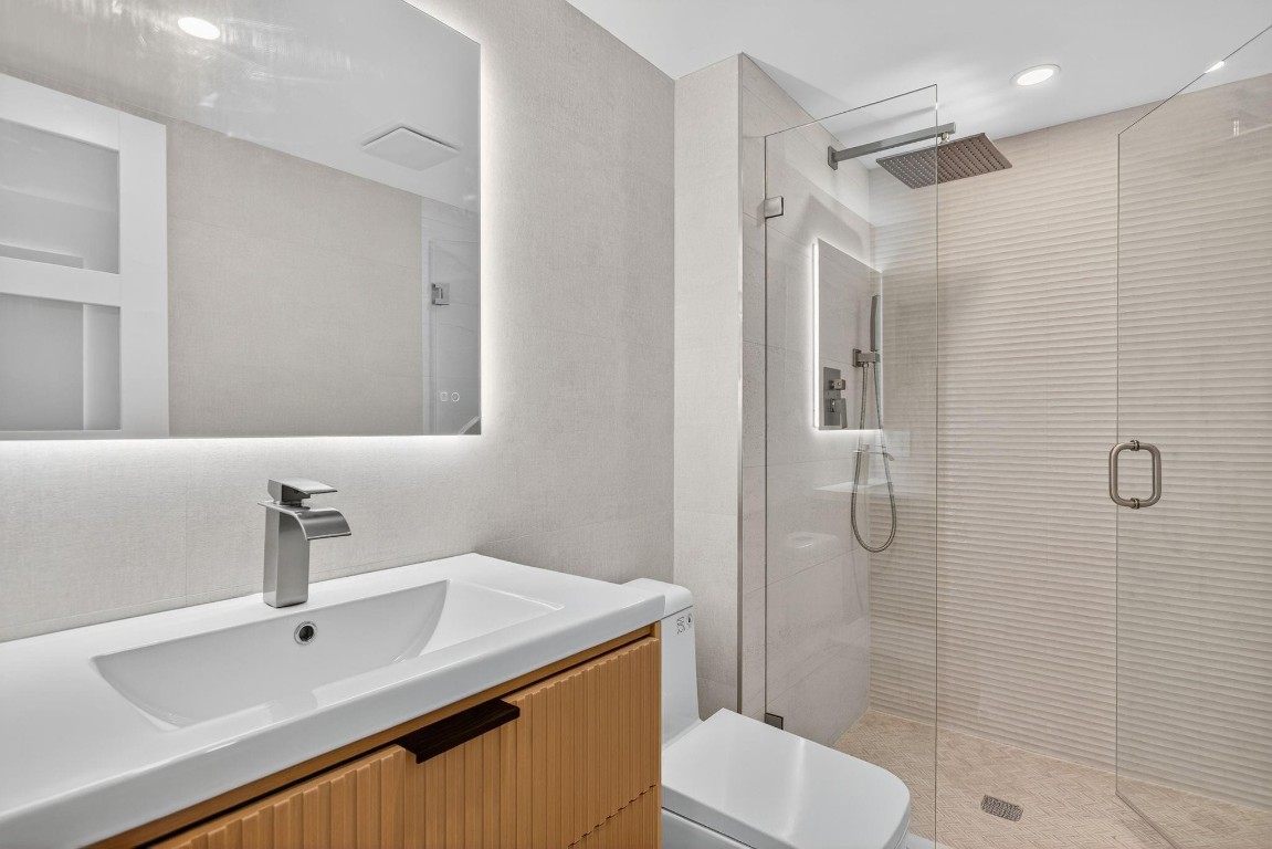 SILVER THATCH - Residential