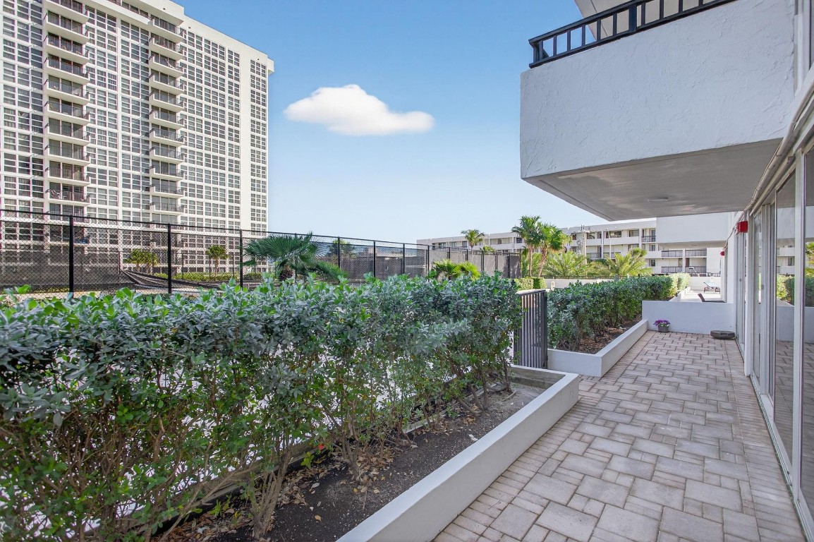 SILVER THATCH - Residential