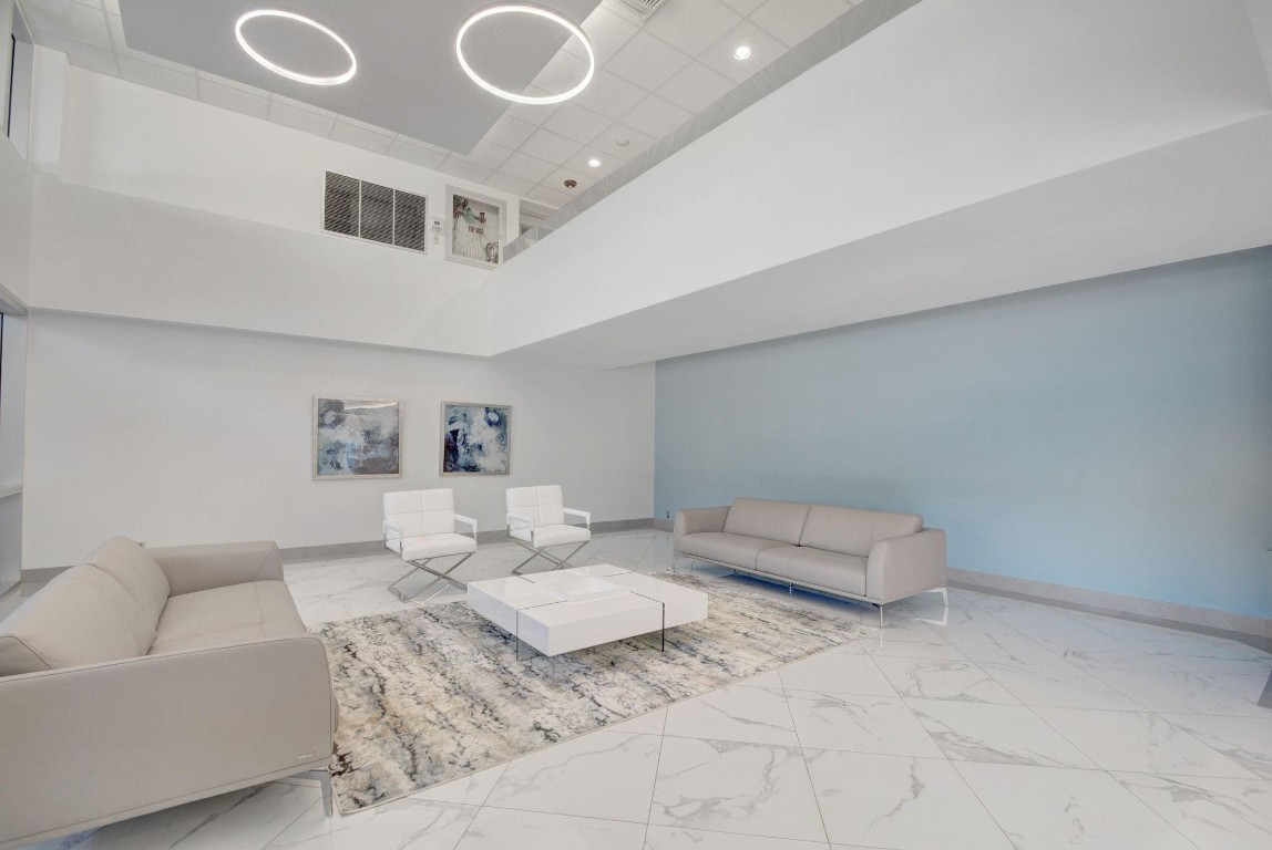 SILVER THATCH - Residential