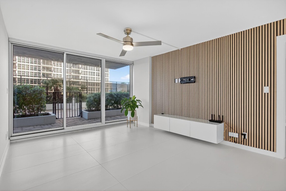 SILVER THATCH - Residential