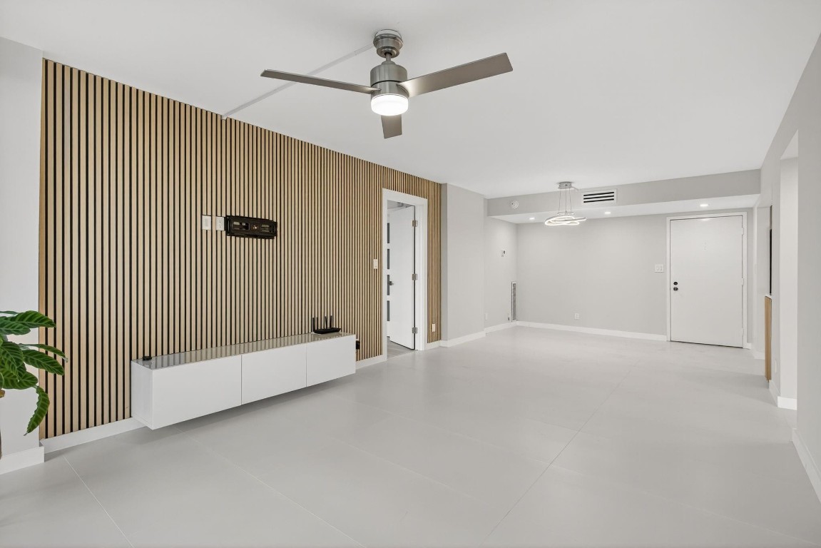 SILVER THATCH - Residential