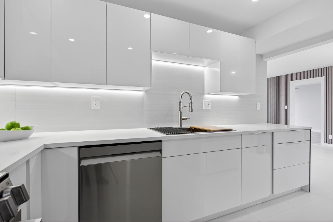 SILVER THATCH - Residential