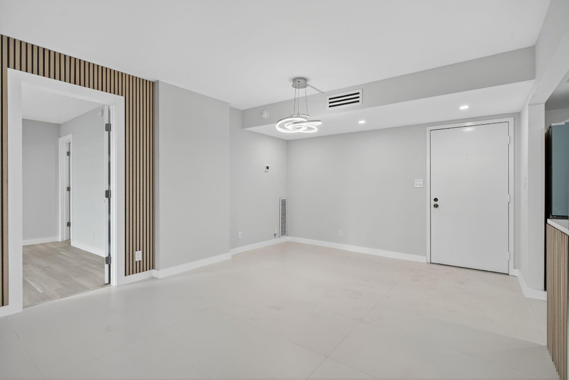 SILVER THATCH - Residential