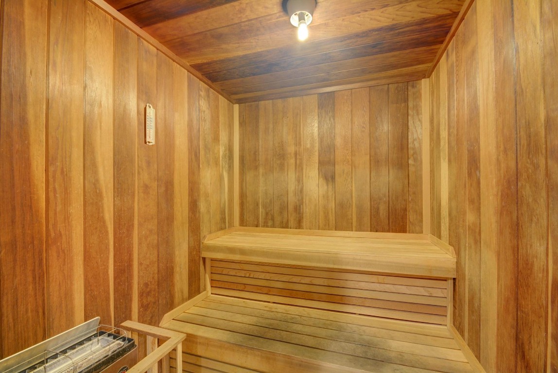 SILVER THATCH - Residential