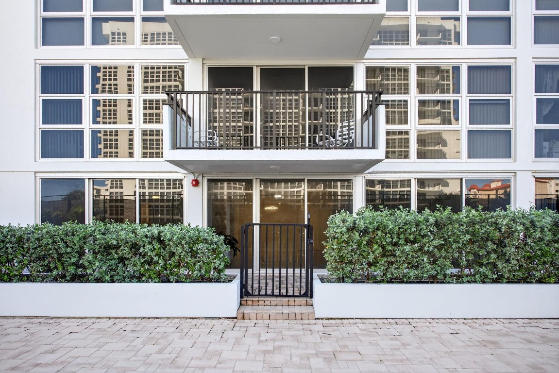 SILVER THATCH - Residential