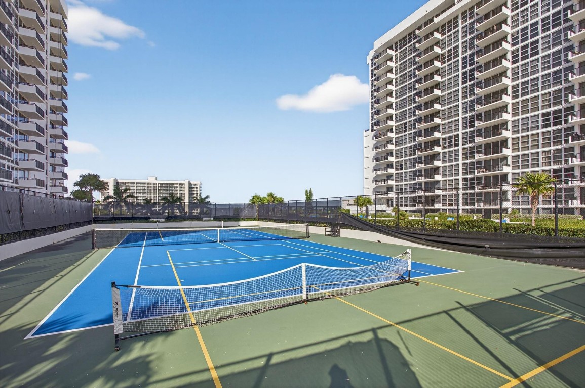 SILVER THATCH - Residential